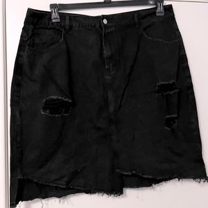 Shein 3x black distressed denim skirt
